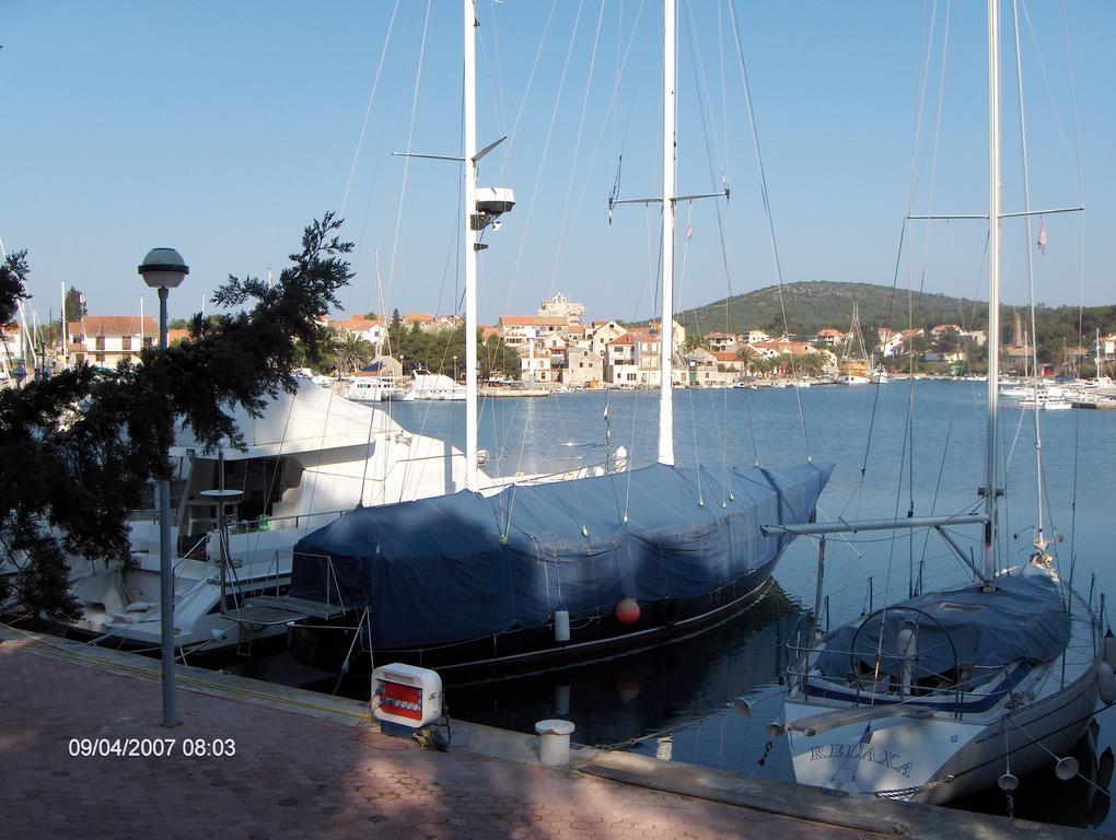 Guest House Roza Vrboska Exteriér fotografie